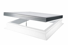 Velux lichtkoepel HR++ vlak glas | ventilatie | 80x80cm Velux lichtkoepel HR++ vlak glas | ventilatie | 80x80cm